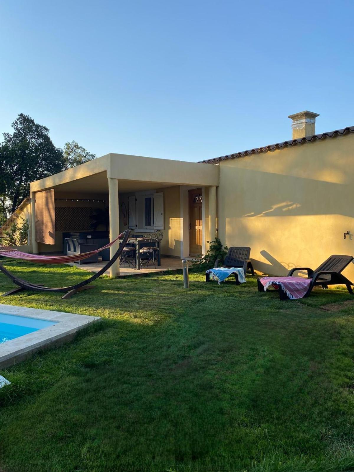 Agreable Rez De Jardin Avec Piscine Et Jacuzzi Apartment เซวิออน ภายนอก รูปภาพ