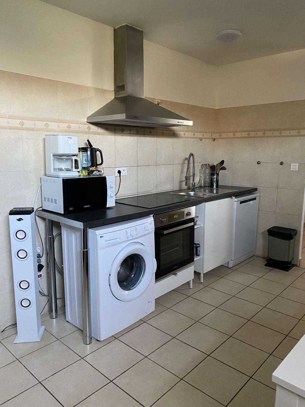 Agreable Rez De Jardin Avec Piscine Et Jacuzzi Apartment เซวิออน ภายนอก รูปภาพ