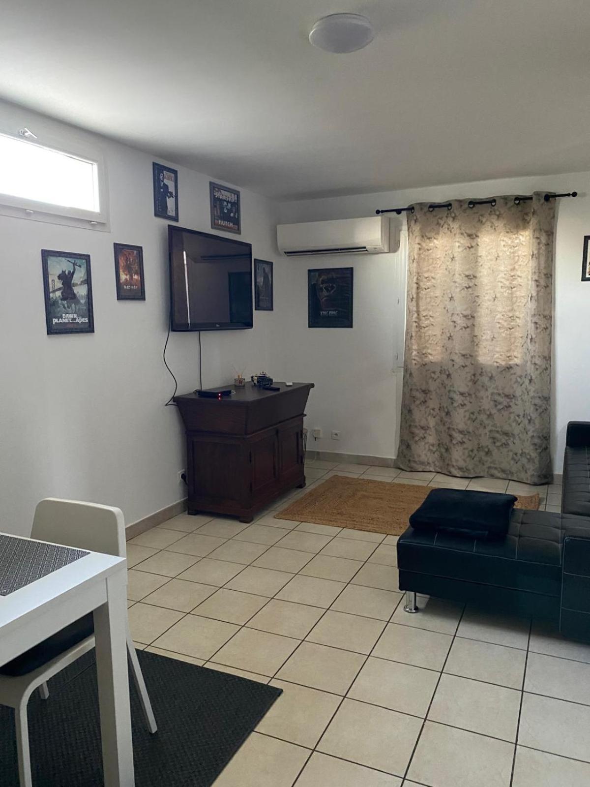 Agreable Rez De Jardin Avec Piscine Et Jacuzzi Apartment เซวิออน ภายนอก รูปภาพ